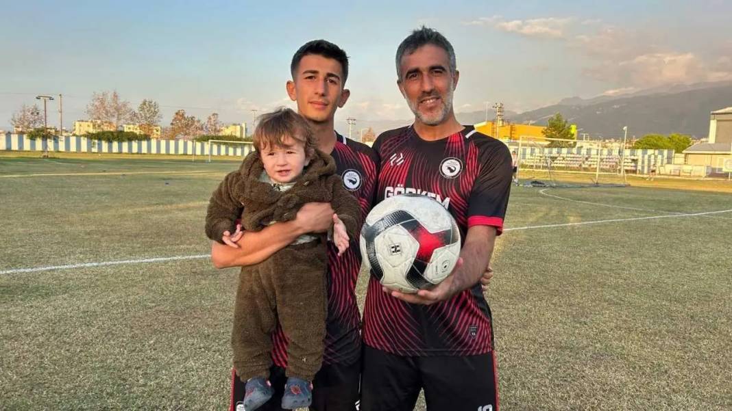 Hatay’da Yürek Isıtan Futbol Hikâyesi: Baba-Oğul Aynı Sahada! 4